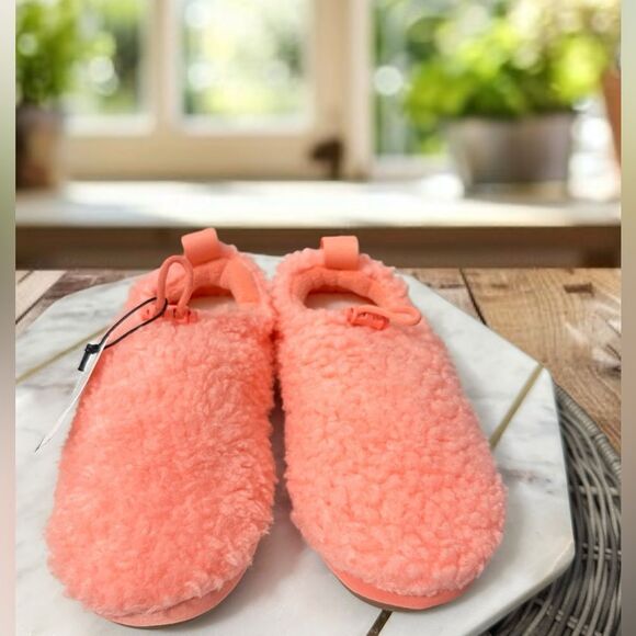 🔥 UGG Plushy Slippers Shearling Slip On Loafers Kids Size 2 EU 33.5 - Picture 5 of 12